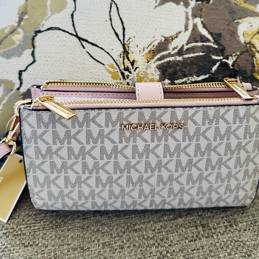 Michael Kors Wristlet. Large Jet Set Blush Multi Huge organization - Picture 10 of 15